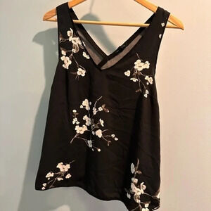 ⭐️ Dynamite‎ - work/dressy Black floral design  tank top/shell or blouse. Size M